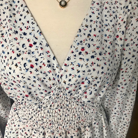 💜SOLD💜Dainty floral dress - Picture 7 of 10